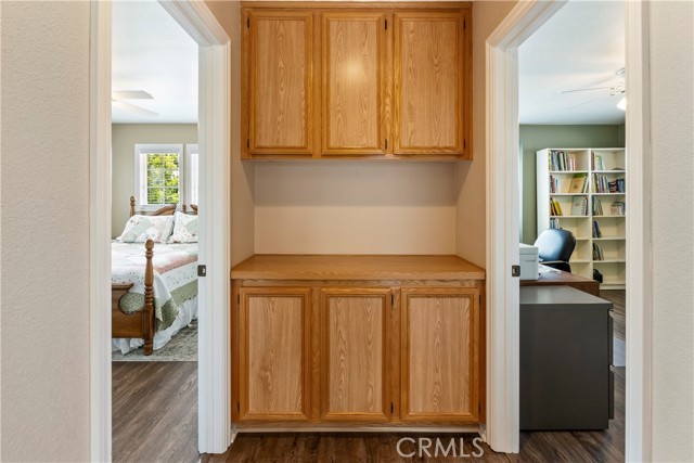 8880 Stony Brook Circle, Riverside CA: https://media.crmls.org/medias/6b29e742-b8b1-4f34-a3e3-247dedaa65f4.jpg