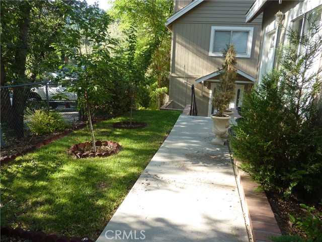 Detail Gallery Image 2 of 38 For 23739 Hillside Drive, Crestline,  CA 92325 - 4 Beds | 2/1 Baths