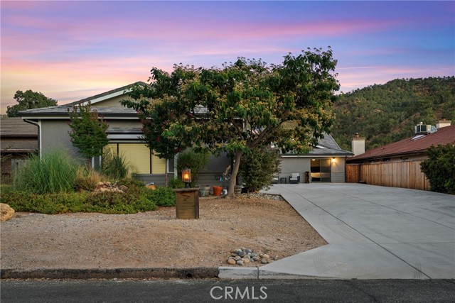 Detail Gallery Image 3 of 37 For 1856 Southfork Pl, Paso Robles,  CA 93446 - 3 Beds | 4 Baths