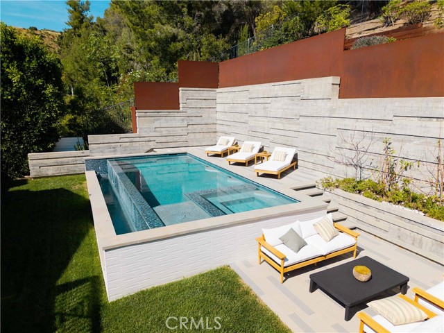 Detail Gallery Image 21 of 59 For 2520 La Condesa Dr, Los Angeles,  CA 90049 - 5 Beds | 6 Baths