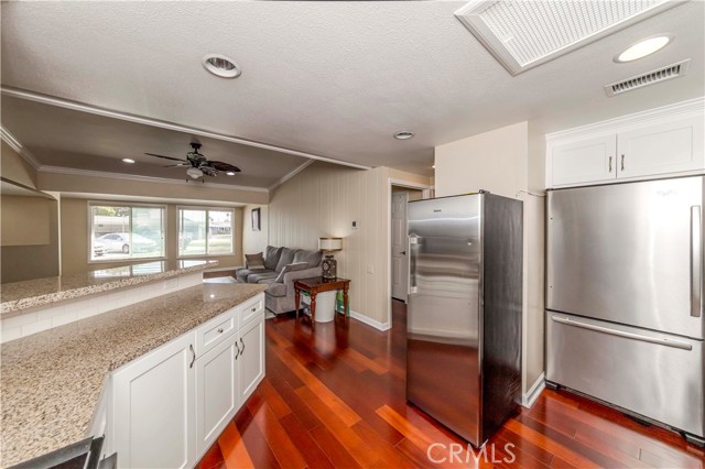 Detail Gallery Image 9 of 19 For 1231 Golden Rain Rd 70g,  Seal Beach,  CA 90740 - 2 Beds | 1 Baths