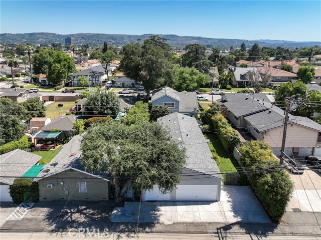 251 E Center Street, Covina CA: https://media.crmls.org/medias/6b2b4016-e28a-4ffb-adea-fdb09124cbe0.jpg