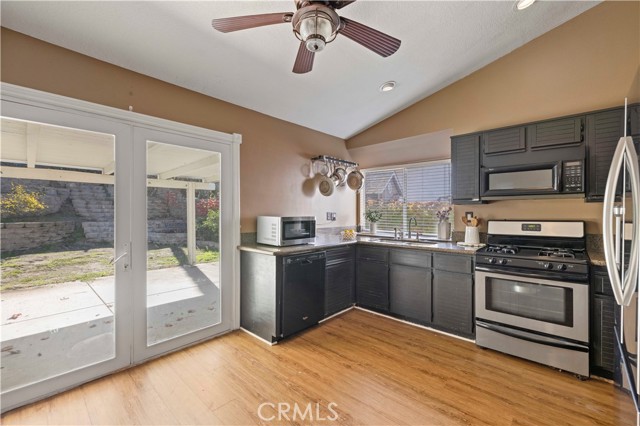 Detail Gallery Image 16 of 43 For 22552 Barcotta, Saugus,  CA 91350 - 3 Beds | 2 Baths