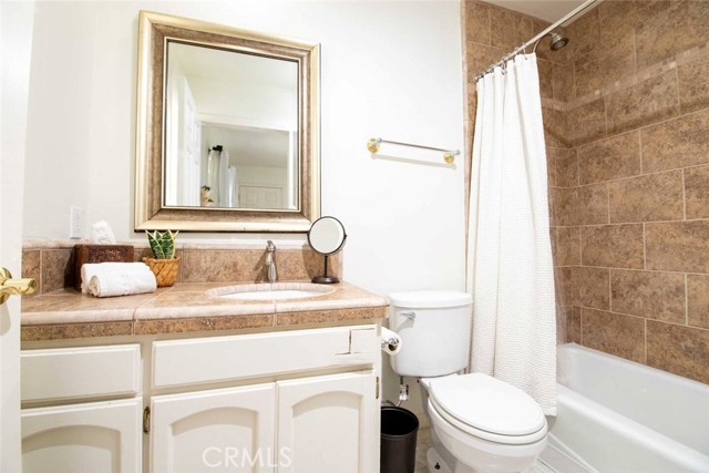 Detail Gallery Image 43 of 62 For 7310 Balboa Bld #F,  Van Nuys,  CA 91406 - 2 Beds | 3 Baths
