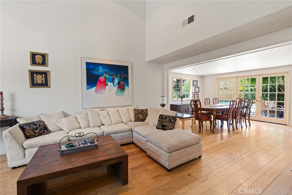 MLS #OC25155618 img 10