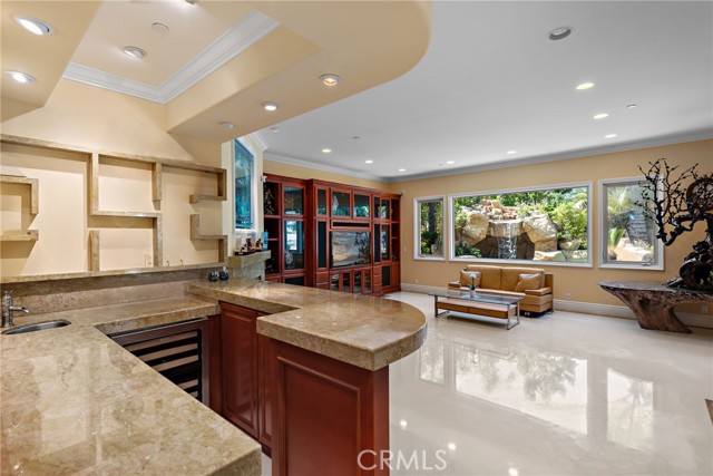 18711 Jockey Circle, Huntington Beach CA: https://media.crmls.org/medias/6b2d874d-2668-46e5-9f48-1fb9224e1050.jpg