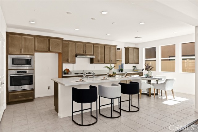 16114 Almond Avenue, Chino CA: https://media.crmls.org/medias/6b2d99fb-7b9a-4562-a600-49061af42651.jpg