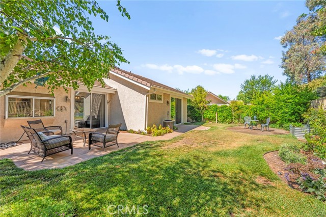 27054 Riversbridge Way, Valencia CA: https://media.crmls.org/medias/6b2dc737-f5d5-487e-8988-83d92b4a00a4.jpg