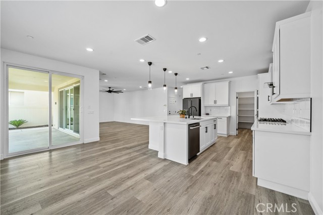 30902 Palette Road, Murrieta CA: https://media.crmls.org/medias/6b2e6094-7aab-40b7-8583-3522ec963254.jpg
