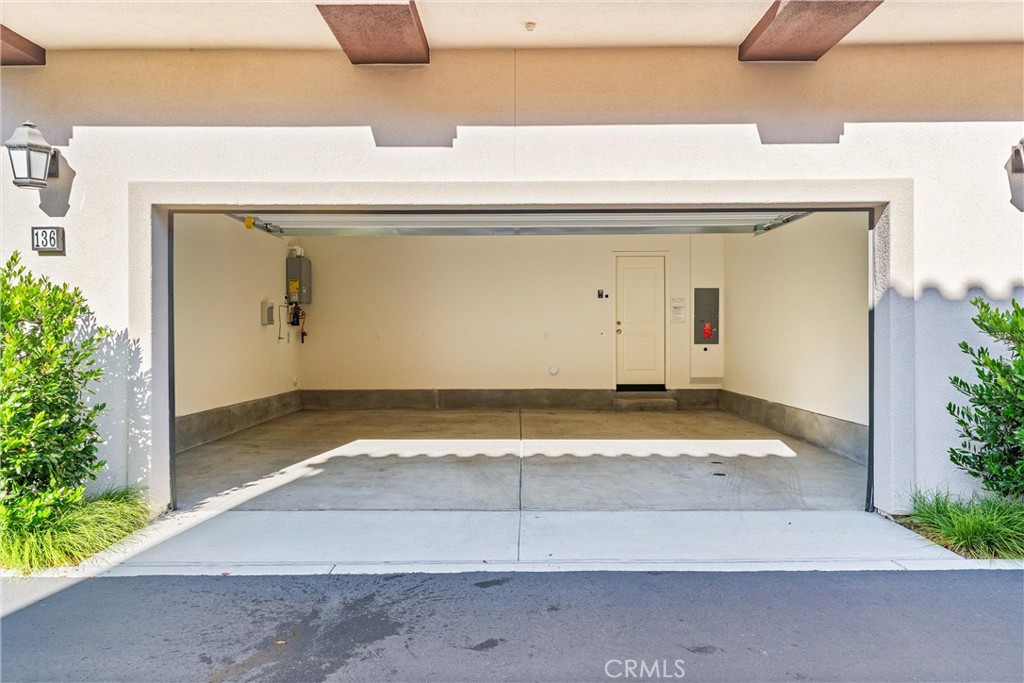https://media.crmls.org/medias/6b2eeead-1806-43b6-ab74-2be680713501.jpg?preset=X-Large