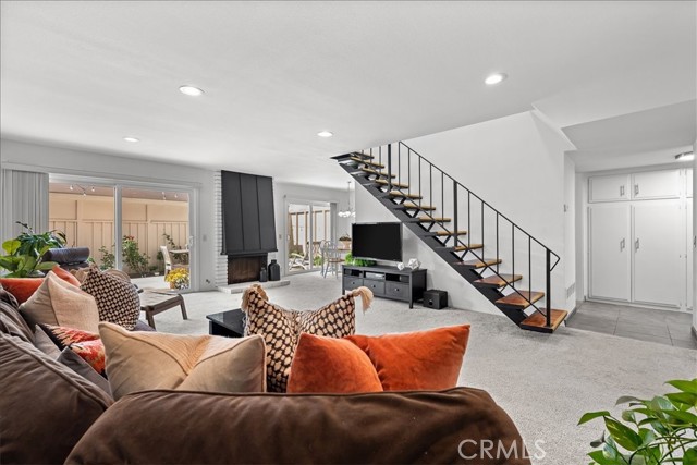 Detail Gallery Image 4 of 39 For 21282 Wavecrest Cir, Huntington Beach,  CA 92646 - 2 Beds | 2 Baths