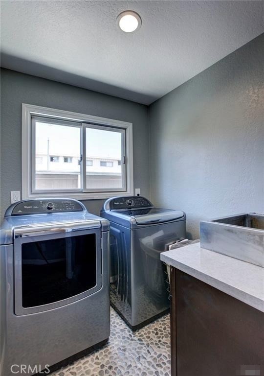 Detail Gallery Image 11 of 16 For 123 10th St, Huntington Beach,  CA 92648 - 3 Beds | 2/1 Baths
