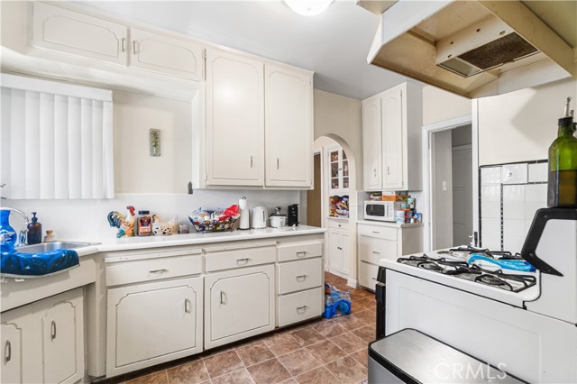 8020 Mckinley Avenue, South Gate CA: https://media.crmls.org/medias/6b31451a-4c3b-4c40-a21f-bf75b8ce5b14.jpg
