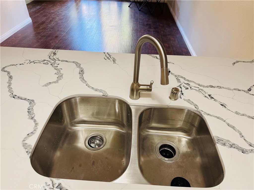 https://media.crmls.org/medias/6b319cb5-1d5e-4597-8504-014bd80dc939.jpg?preset=X-Large