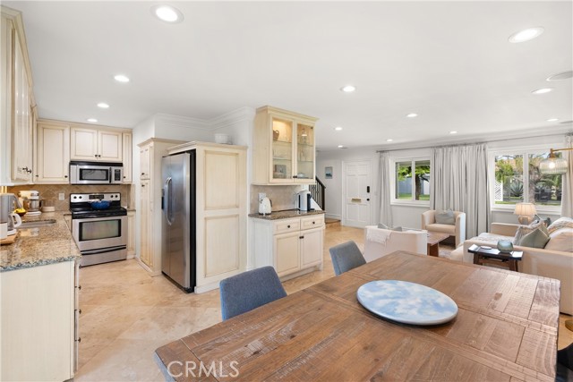 19817 RAMSGATE Lane, Huntington Beach CA: https://media.crmls.org/medias/6b32fd11-6817-404c-9baf-b8cf20d10e47.jpg