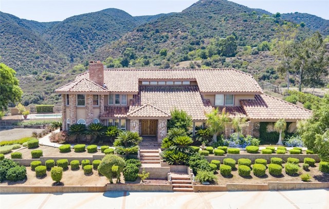 1300 Hidden Springs Drive, Corona CA: https://media.crmls.org/medias/6b34cfe2-c6e7-4bff-9904-09d88bfb8330.jpg