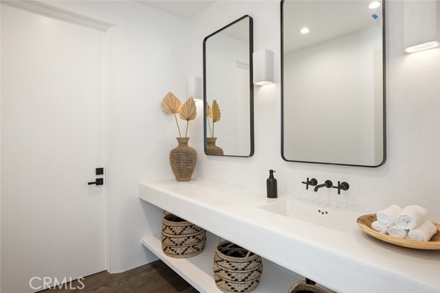 27405 Pacific Coast Highway, Malibu CA: https://media.crmls.org/medias/6b34d24e-95b0-4d1d-a368-6c86f2b338bc.jpg