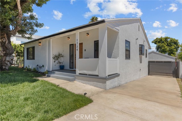 Detail Gallery Image 2 of 23 For 1724 S Fairfax, Los Angeles,  CA 90019 - 3 Beds | 2 Baths