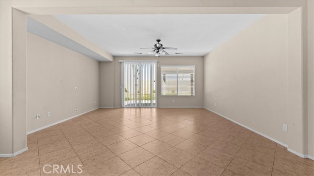 Detail Gallery Image 4 of 22 For 11768 Tiffany, Victorville,  CA 92392 - 3 Beds | 2 Baths
