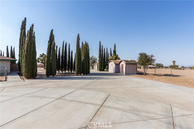 10731 Anaconda Avenue, Oak Hills CA: https://media.crmls.org/medias/6b351cad-a00e-4434-838f-79e87e10963b.jpg