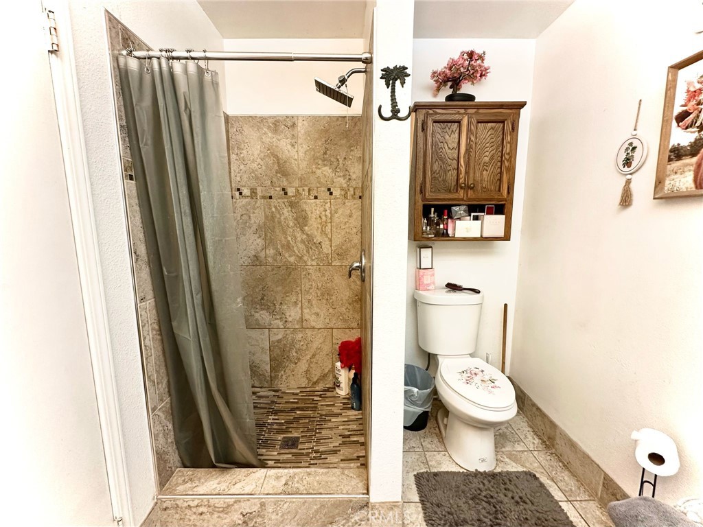https://media.crmls.org/medias/6b35afee-8331-473e-b926-d4080d50c368.jpg?preset=X-Large