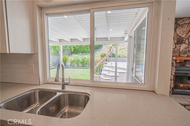22914 Cerca Drive, Valencia CA: https://media.crmls.org/medias/6b36204b-307c-415c-8796-8d6c92b959a6.jpg