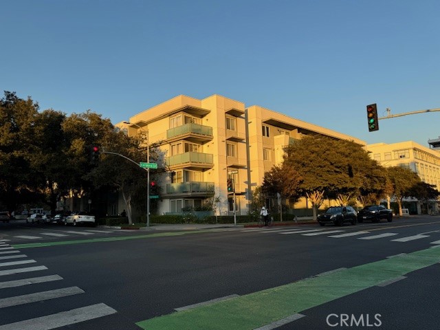 Detail Gallery Image 1 of 20 For 160 S Hudson Ave #202,  Pasadena,  CA 91101 - 2 Beds | 2 Baths