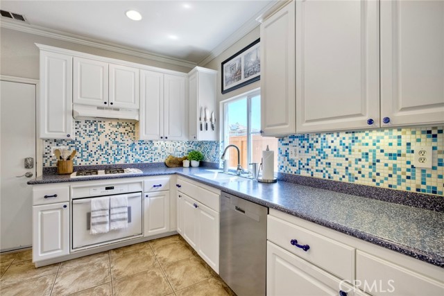 Detail Gallery Image 18 of 57 For 32839 Tiempo Cir, Temecula,  CA 92592 - 4 Beds | 2/1 Baths