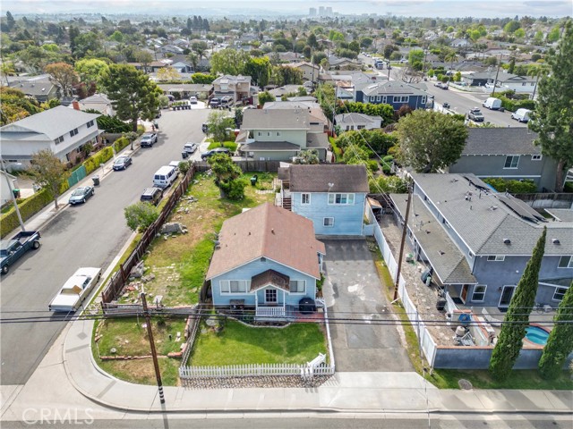2110 Orange Avenue, Costa Mesa CA: https://media.crmls.org/medias/6b36cbbd-9574-46ae-bb0d-a4c00123a82a.jpg
