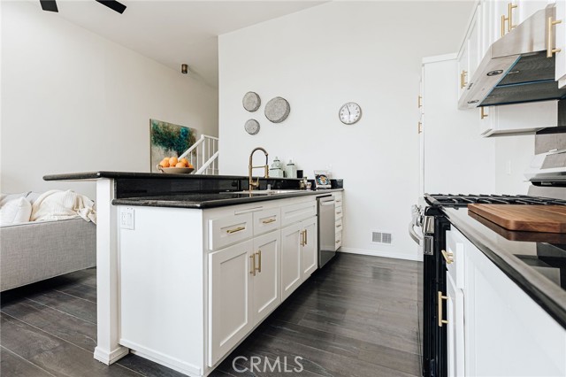 4652 Don Lorenzo Drive A, Los Angeles, CA, 90008 4652 Don Lorenzo Drive A, Los Angeles, CA, 90008