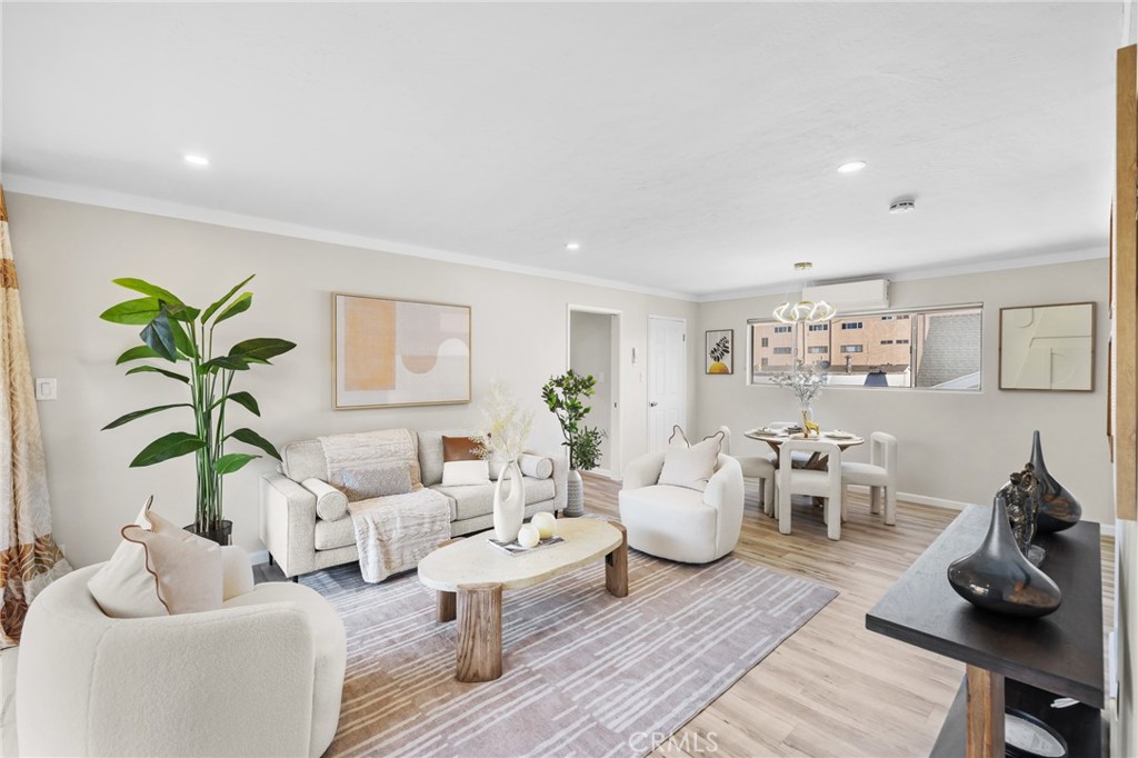 401 W 5th Street #3B