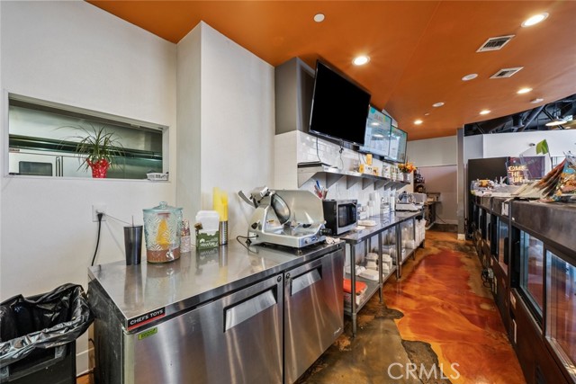 400 E Broadway, Glendale CA: https://media.crmls.org/medias/6b3783cc-48a4-4a2c-acd8-7bb5134b11fb.jpg