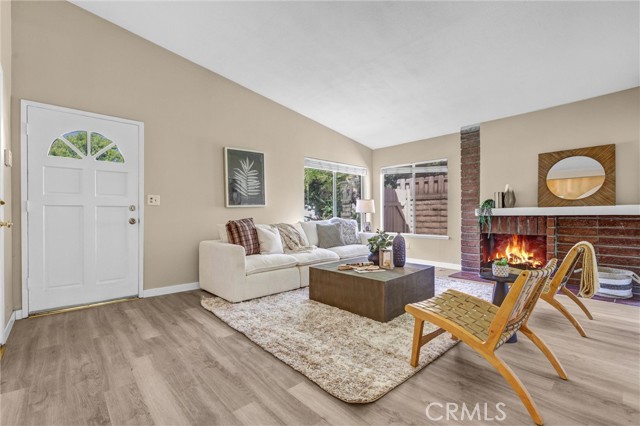 Detail Gallery Image 3 of 31 For 25402 via Jardin, Valencia,  CA 91355 - 4 Beds | 2 Baths
