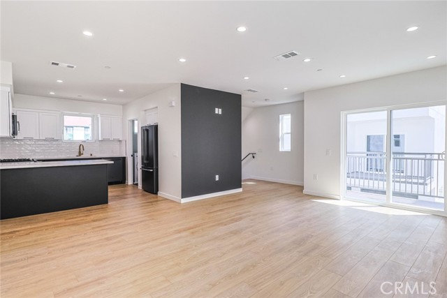 1227 N June Street, Hollywood CA: https://media.crmls.org/medias/6b3917ba-cf56-443d-b4a7-f67b0cb9dd20.jpg