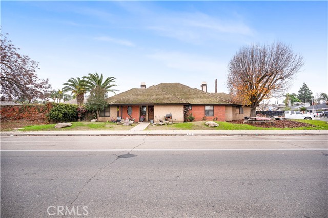 Detail Gallery Image 3 of 3 For 747 W Whitendale Ave, Visalia,  CA 93277 - 3 Beds | 2 Baths