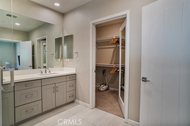 Detail Gallery Image 10 of 16 For 15605 W Lilli Way, Van Nuys,  CA 91406 - 4 Beds | 3 Baths