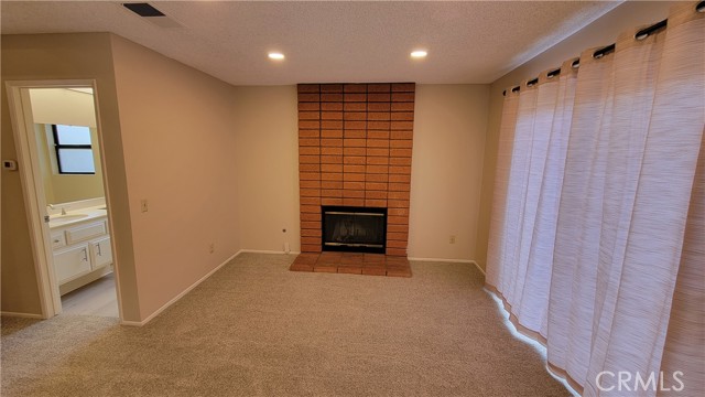 Detail Gallery Image 15 of 33 For 17294 Walnut Ave, Fontana,  CA 92336 - 3 Beds | 2/1 Baths