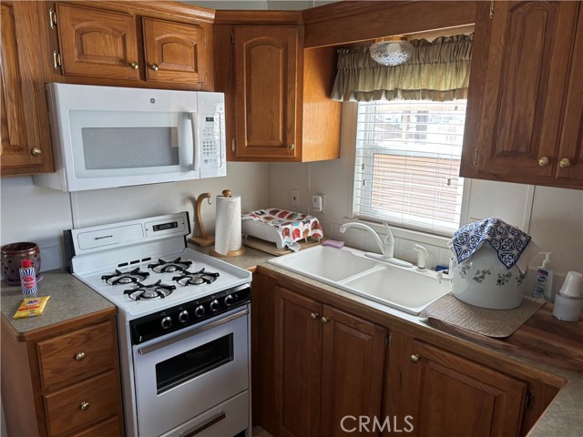 Detail Gallery Image 10 of 13 For 1295 S Cawston Ave #143,  Hemet,  CA 92545 - 1 Beds | 1 Baths