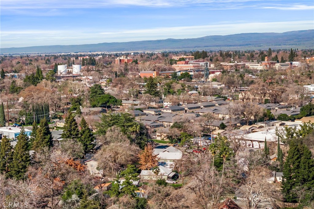 https://media.crmls.org/medias/6b3ac67f-9ad9-47bc-938f-2c5a61139c81.jpg?preset=X-Large
