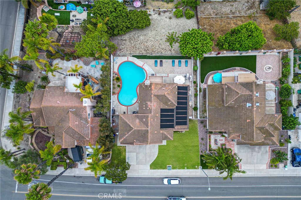 https://media.crmls.org/medias/6b3afb0b-58b7-4739-a9c3-cc9d62552043.jpg?preset=X-Large