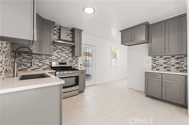 14592 Lyle Street, Sylmar CA: https://media.crmls.org/medias/6b3b5f00-c15f-4f95-858d-f809211001f5.jpg