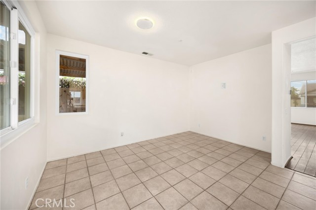 1443 Sutherland Drive, Riverside CA: https://media.crmls.org/medias/6b3b73ab-5e9d-4b0b-a7ad-abd1d5a908f9.jpg