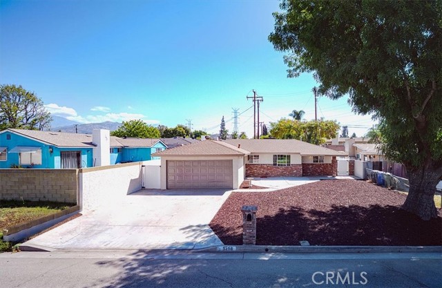 5718 N Galanto, Azusa CA: https://media.crmls.org/medias/6b3b893f-7244-47bf-8cc6-1312a03b22b3.jpg