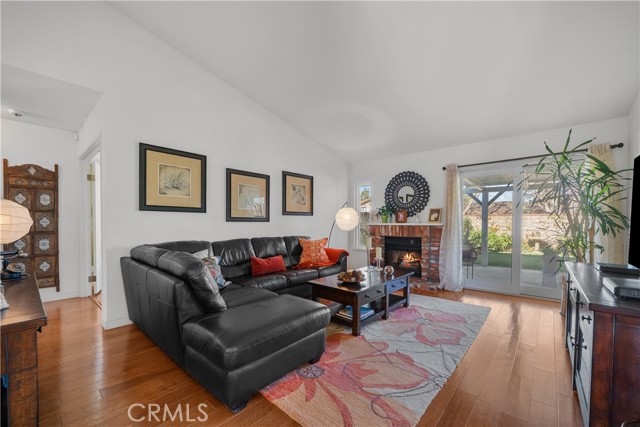 Detail Gallery Image 4 of 17 For 23643 Maricio, Valencia,  CA 91355 - 3 Beds | 2 Baths