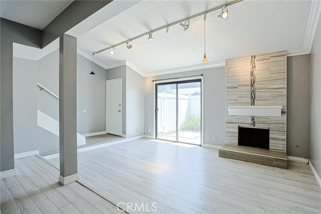 Front Image Thumbnail for CRPW26158574