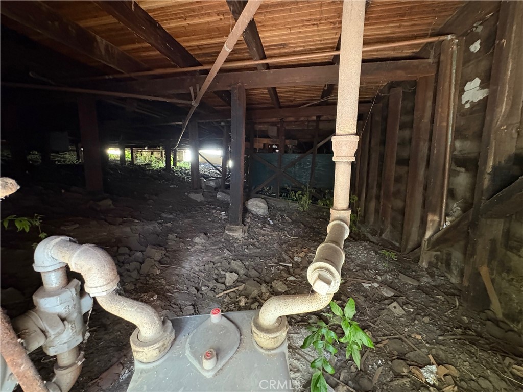 https://media.crmls.org/medias/6b3cff57-4c45-4951-94cb-17aa9b78f3dd.jpg?preset=X-Large