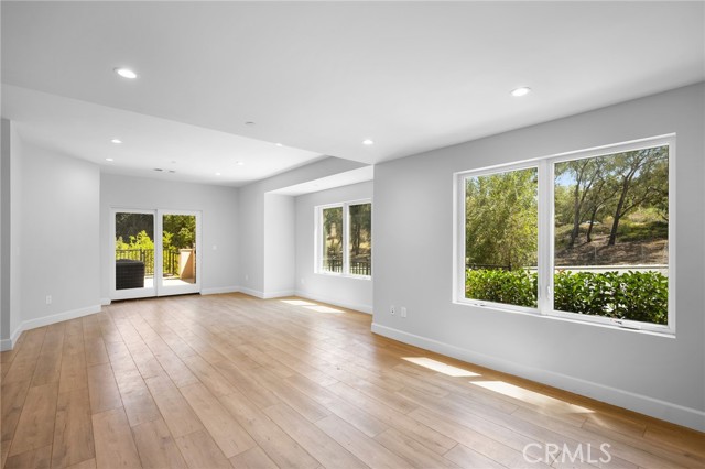 Detail Gallery Image 4 of 33 For 357 Harvey Dr #101,  Glendale,  CA 91206 - 4 Beds | 2/1 Baths