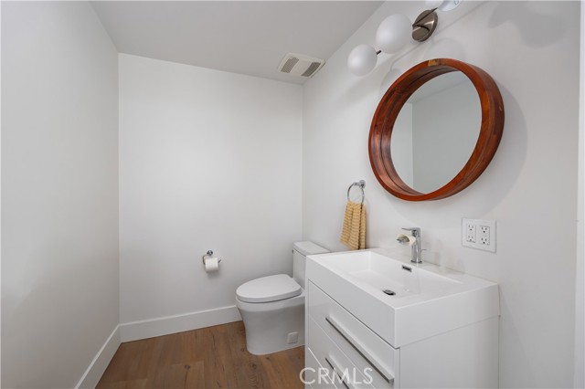 Detail Gallery Image 11 of 30 For 928 S Juanita Ave #C,  Redondo Beach,  CA 90277 - 4 Beds | 3/1 Baths