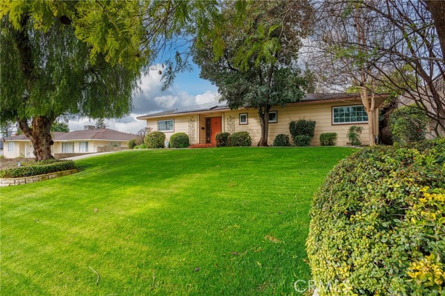 Detail Gallery Image 1 of 1 For 1516 Crestmont Dr, Bakersfield,  CA 93306 - 3 Beds | 2 Baths