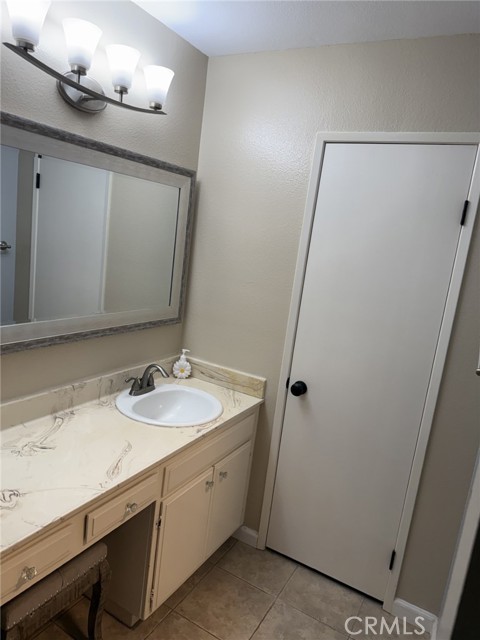113 Surrey photo 17